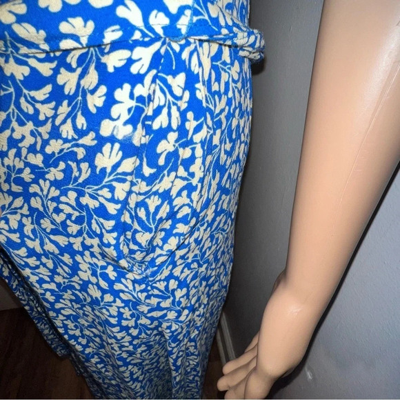 Marquis, S,pocketed leaf print full button front cuff short sleeve belted midi - Picture 5 of 9